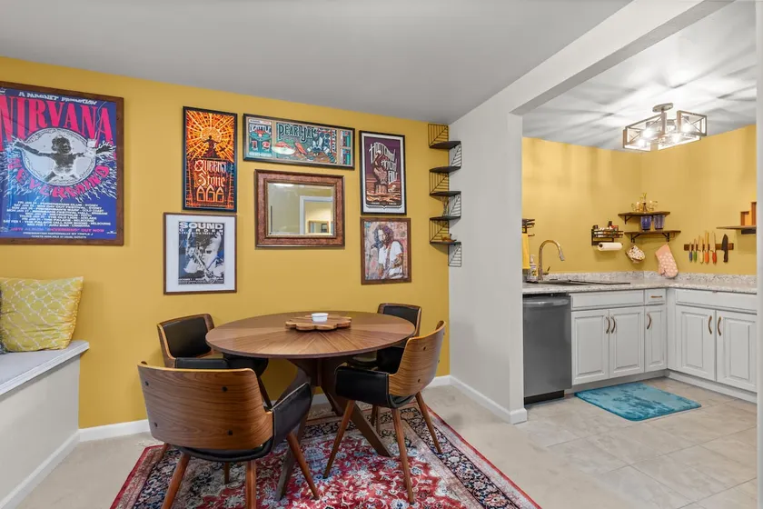 Seward Park Cozy Condo-Parks & Lake access Near - Image 1