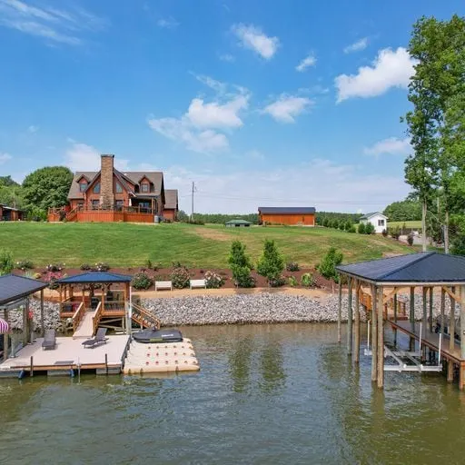 Log Cabin Lake Living - Image 1