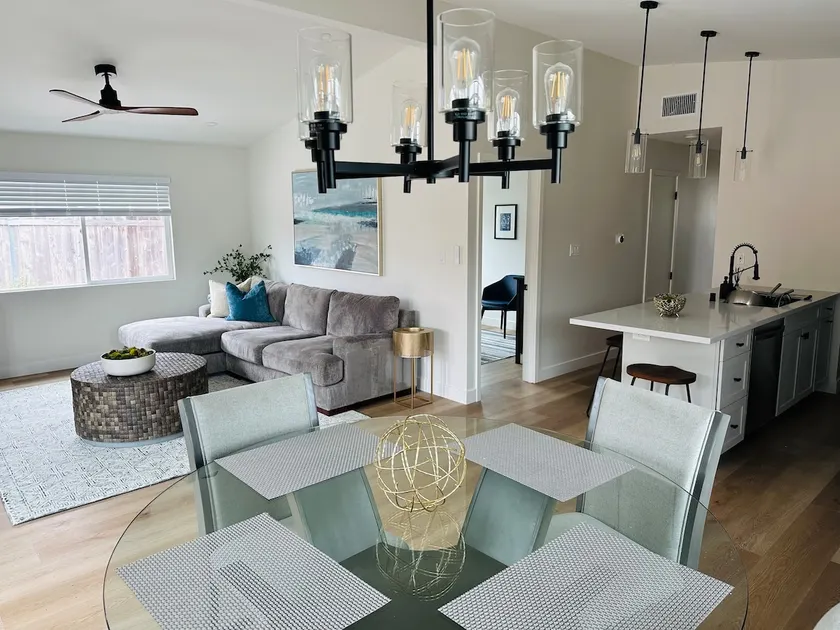 Comfortable home near La Jolla, beaches, UTC & PB! - Image 1