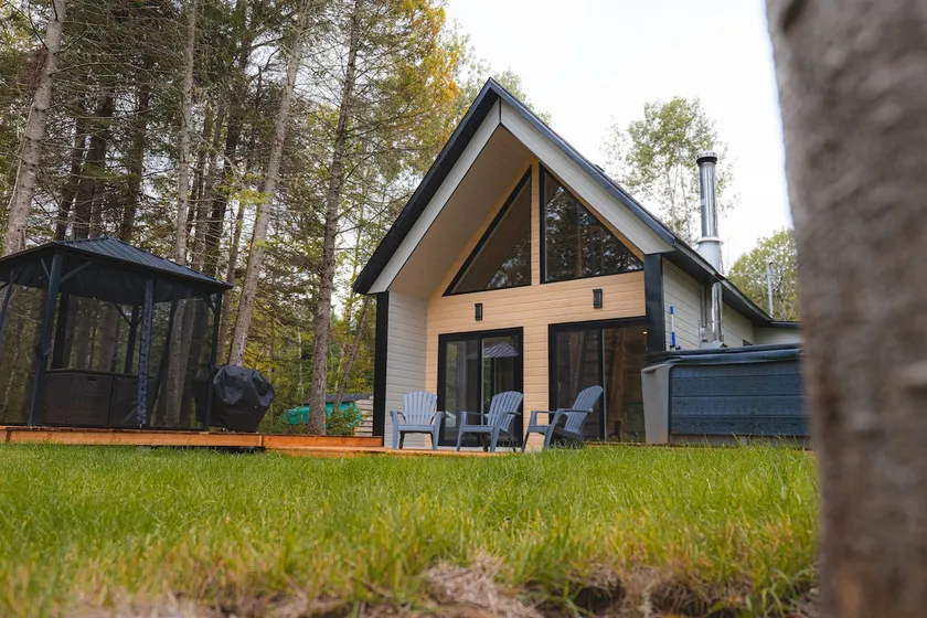 Chalet Le Bébé Falaise, waterfront! - Image 1