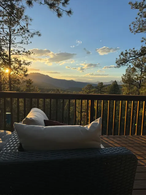 Pike's Perch: Your Modern Mountain Retreat with AC - Image 1