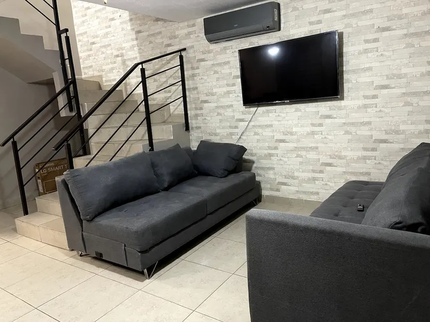 Large comfortable house - Image 1