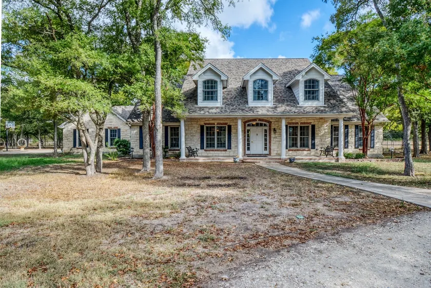 Beautiful 5 Bedroom Ranch Home - Image 1