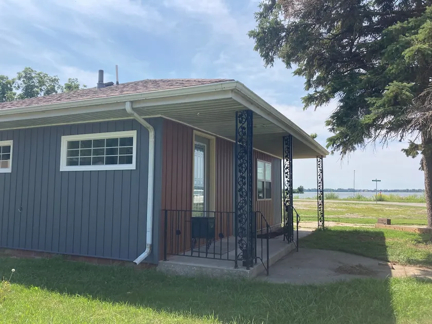 Lake access. Full private home. Cozy Beach Cottage - Image 1