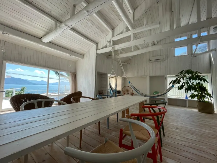 Scenic hillside guest house - Image 1