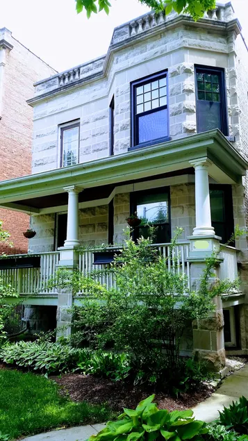 Comfy Garden Suite in Andersonville - Image 1