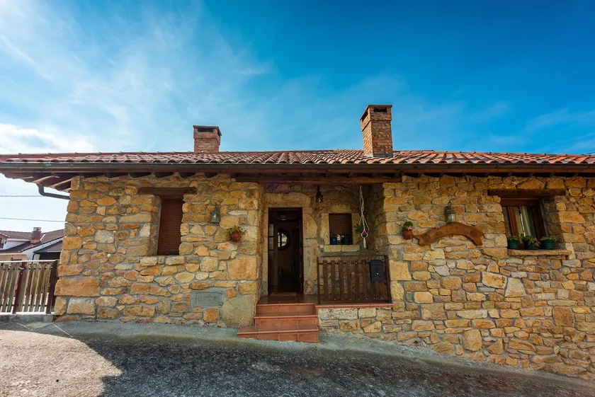 Cottage in Valle de Cardes - Image 1