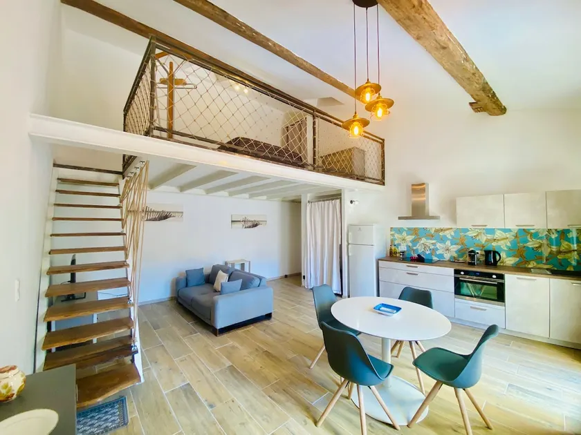 ”Suzon” Small loft Terrace & Air Conditioning! Town Hall Side - Image 1