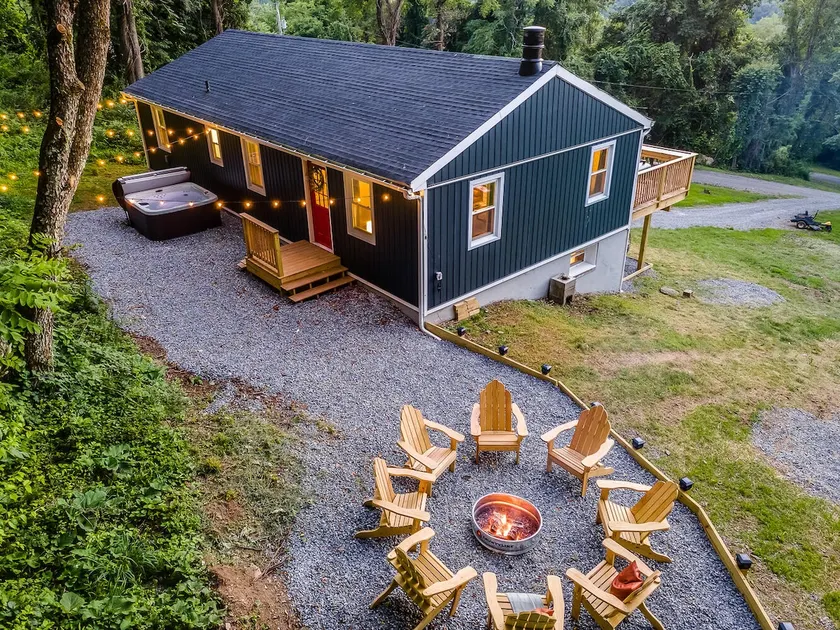 Mattis Mountain Retreat with Hot Tub and cinema - Image 1