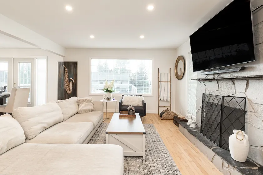 Renovated 3-Bd Family Home Near Zoo & Stampede - Image 1