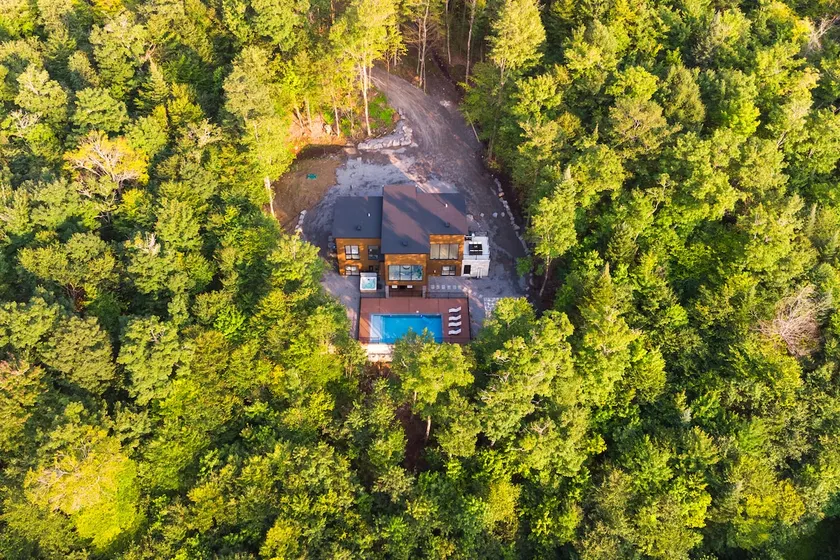 Luxury Chalet, Cottage, Large Groups, Ski Hill - Image 1