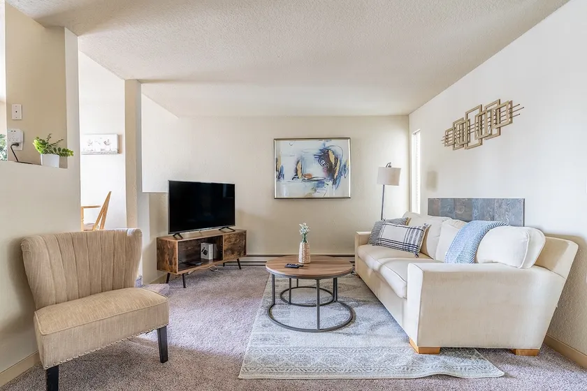 Centrally located 1 bedroom apartment - Image 1