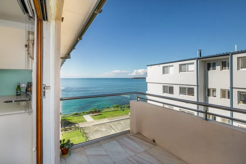 On The Esplanade – Your Home Away From Home - Image 1