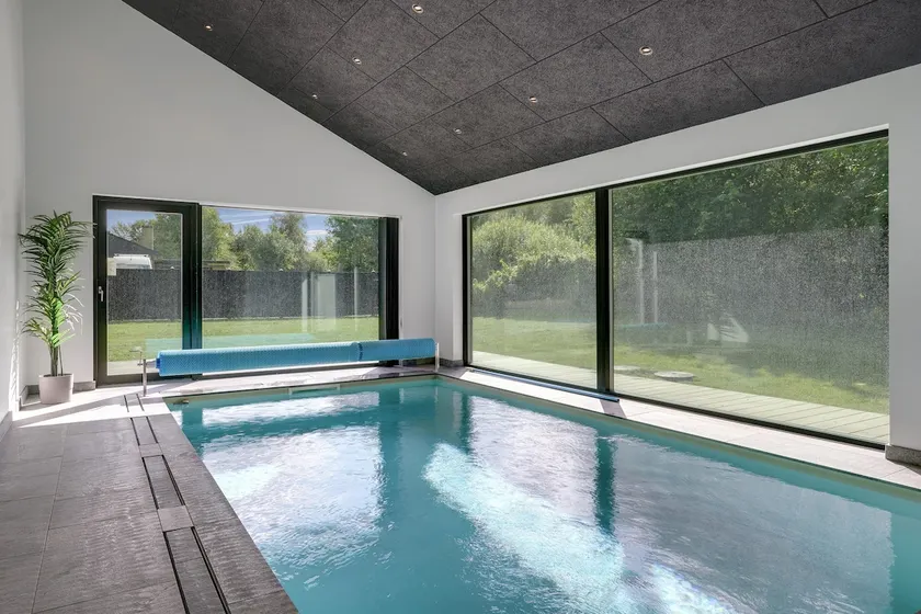 Pool house with spa close to the beach - Image 1