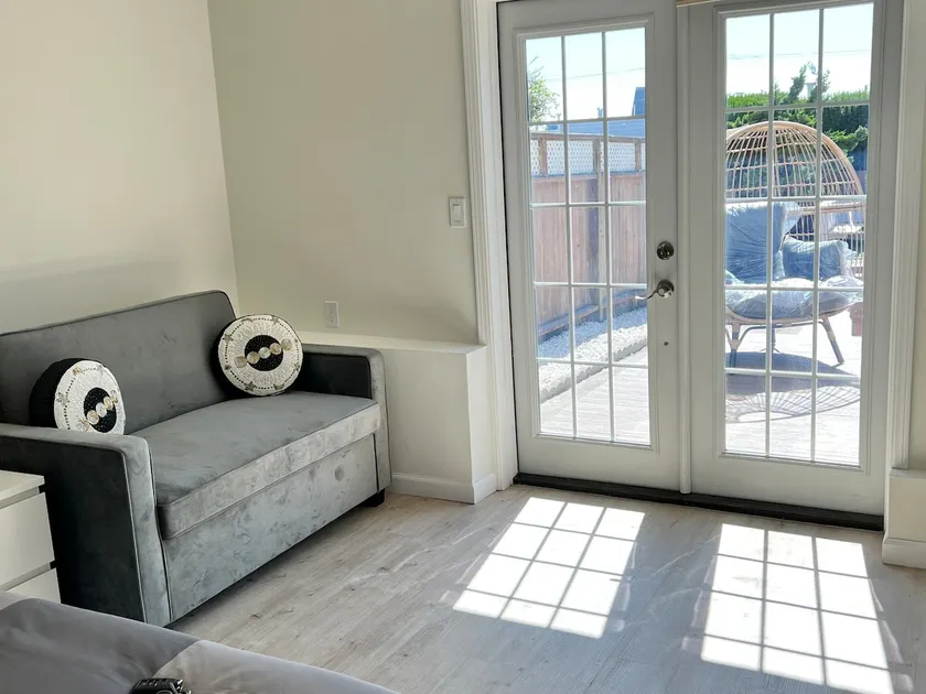 Sweet home with parking - Image 1