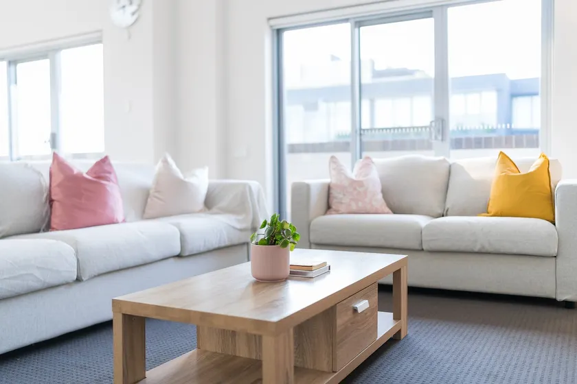 Spacious 2 Bedroom Flat In Wolli Creek - Image 1