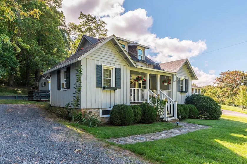 Cozy Historic 1905 Cordwood Cottage! - Image 1