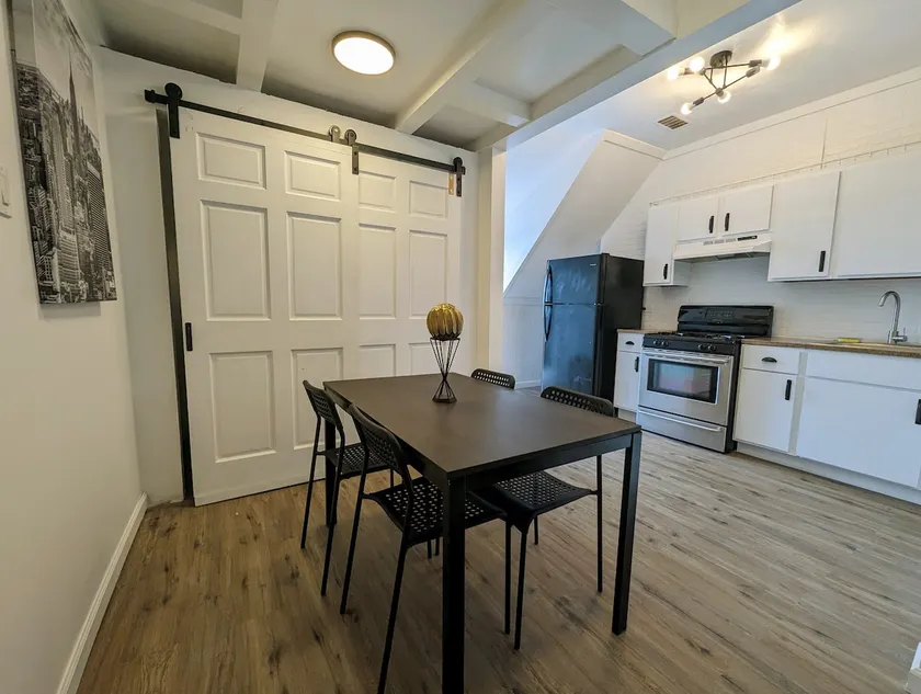 Spacious Renovated 2 Bed/ 1 Bath - Image 1