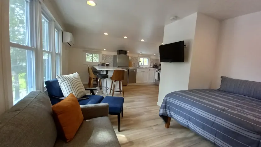Cedar Tree Inn - Image 1