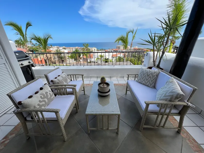 Upscale 2-bedroom Condo in La Jolla - Image 1