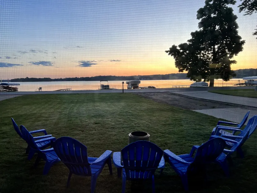 Modern Lakefront Near Bay Pointe - Image 1
