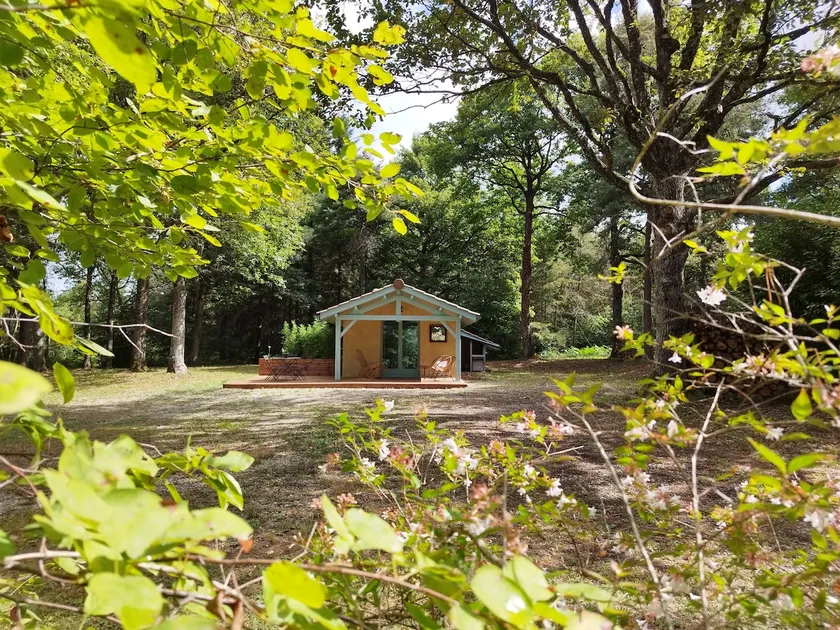 House in a green setting - Image 1