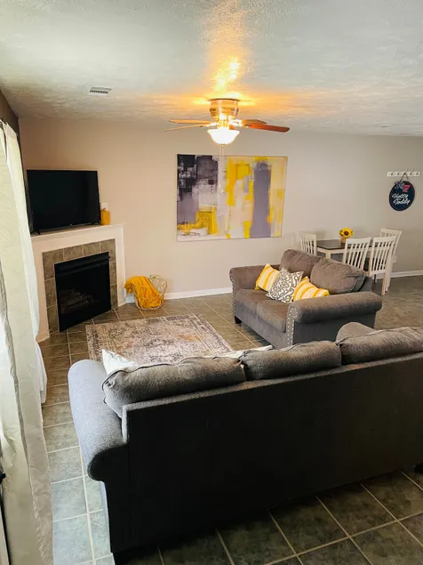 Hotty Place: 2 bedroom condo - Image 1