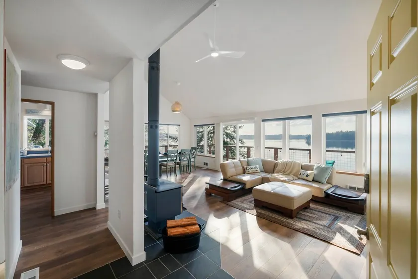 Harstine Beach House - Image 1