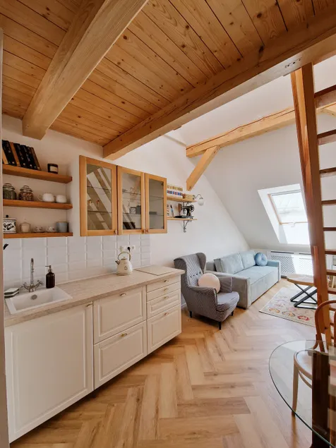 Singer Apartment - Image 1