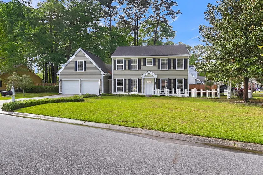 Newly Renovated Charleston Colonial Sleeps 10 - Image 1