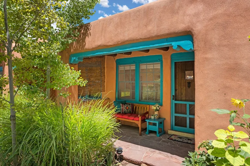 Ski Discounts! Cozy & Modern Condo, Walk to Plaza - Image 1