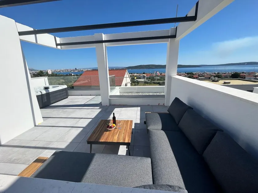 Villa Aardiel pool jacuzzi view - Image 1
