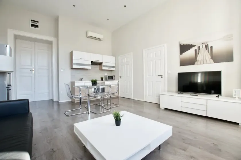 Flatiron Budapest Building - Deluxe 1BR Apartment - Image 1