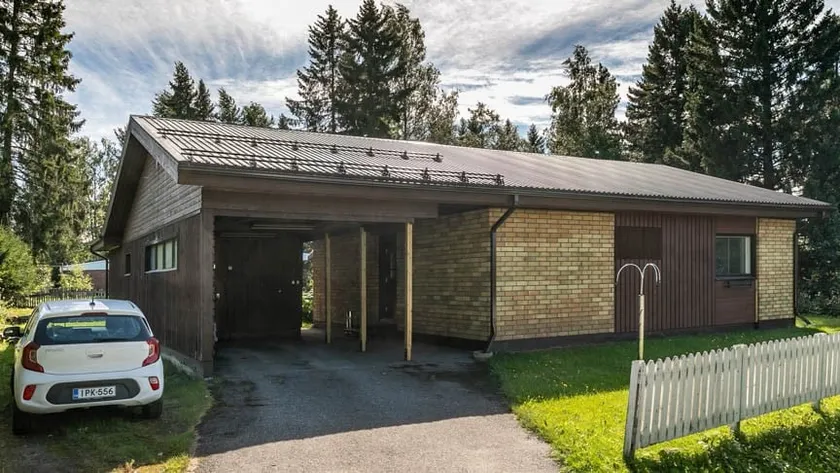 Detached house - Image 1