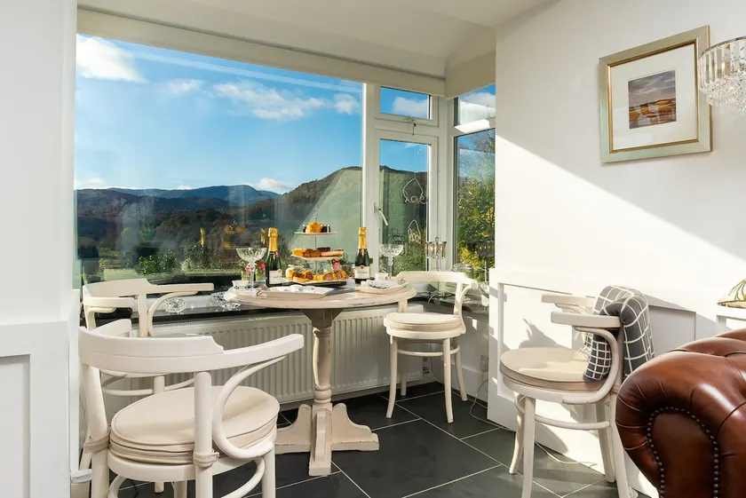 SMITHY COTTAGE, romantic, with a garden in Ambleside - Image 1