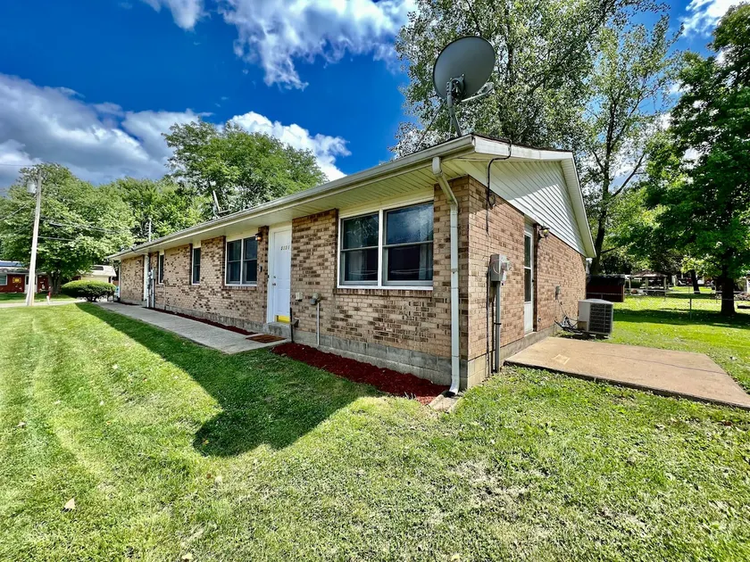 Remodeled 2 BDRM Ranch Attached Home Liberty, TWP - Image 1