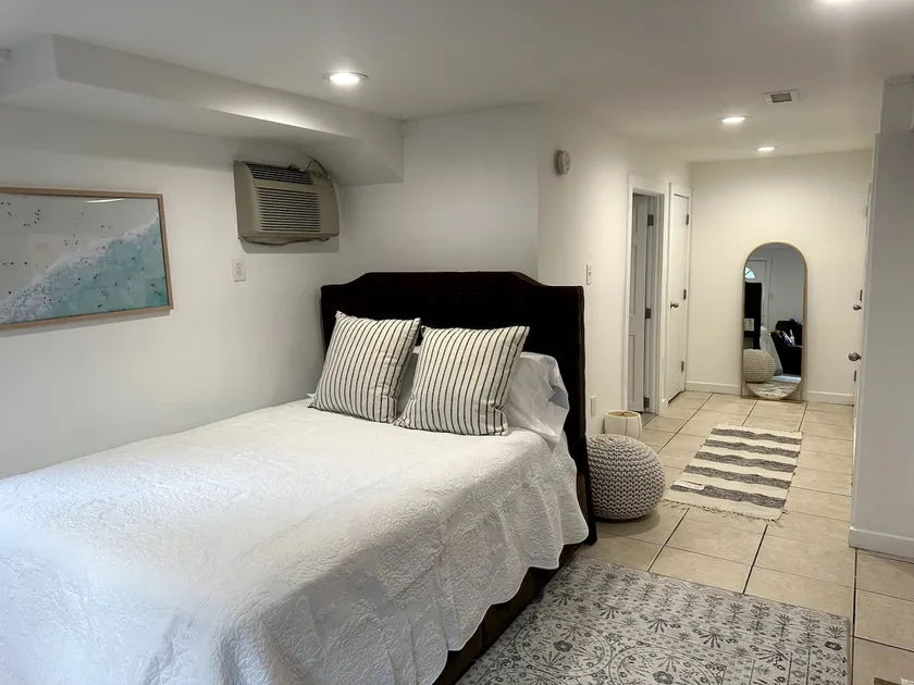 Lovely SIC Beach Block Studio- steps to the beach - Image 1