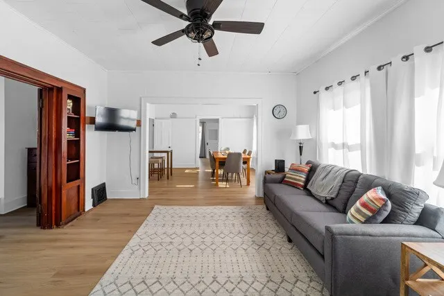Trendy West Des Moines Bungalow - Image 1