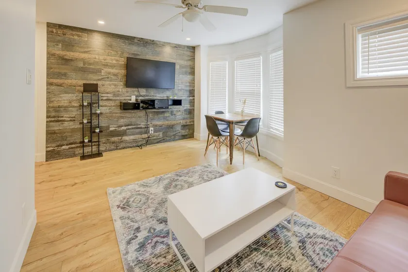 Central 3 Bedroom by Gage Park & Tim Hortons Field - Image 1