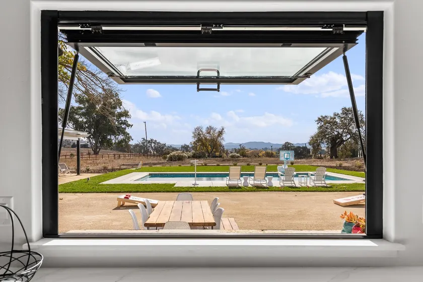 Resort-Like Amenities & Minutes to Downtown Paso - Image 1