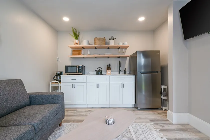 1 Bedroom on Smith St Providence - Image 1