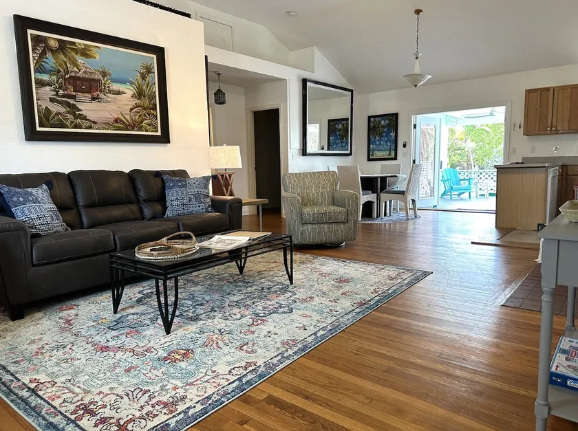 3 Bedroom/3 Bathroom Charming DT Beach House - Image 1