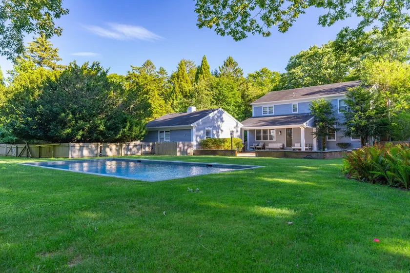 * East Hampton Oasis * - Image 1