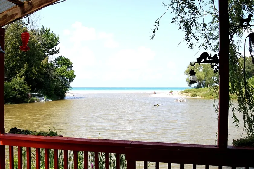 Cottage on the water - Image 1
