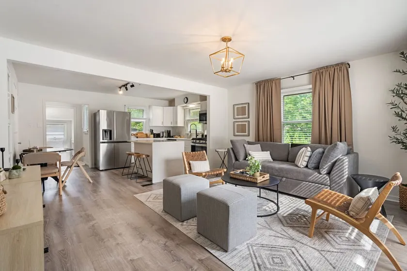 Charming Home in Westmont, Close to Chicago! - Image 1