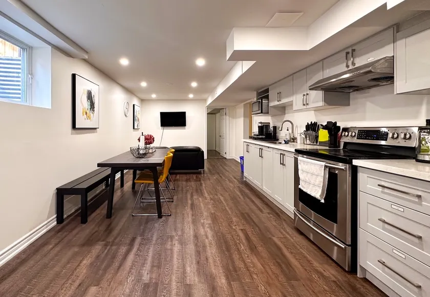 Stylish 3-BR Basement Suite close to Go Train - Image 1
