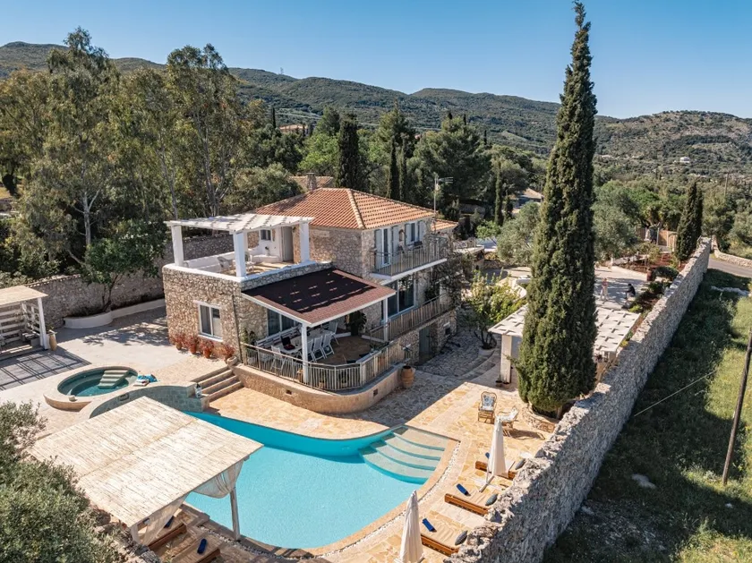 Luxury 3 Bedroom Villa | Private Pool | Sea View - Image 1