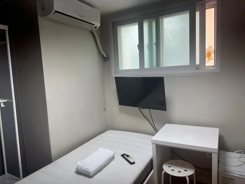 Studio-209/Room + Toilet (Shower room)/Exclusive Accommodation/8 minutes walk from subway station/1 minute from bus stop/Single bed/ - Image 1