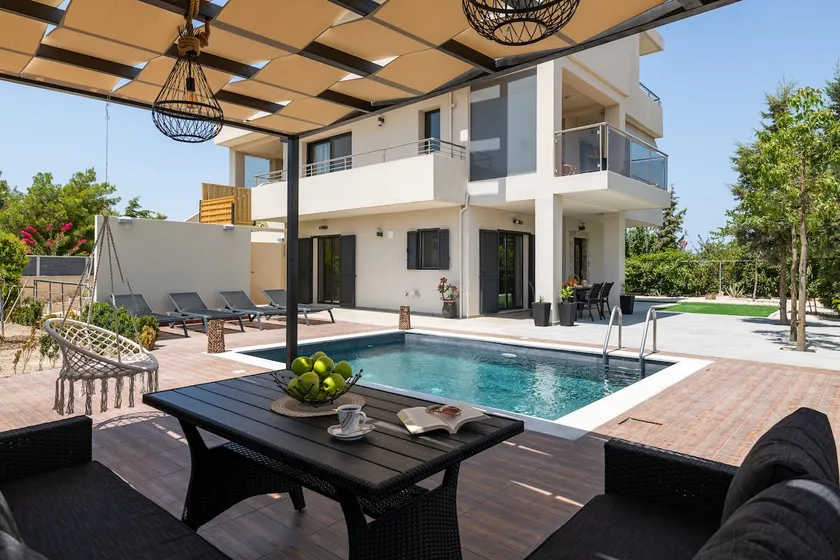 Dioni Pool House - Image 1