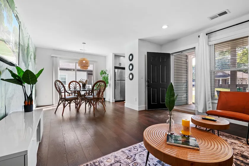 Walkable Uptown Boho Retreat - Image 1